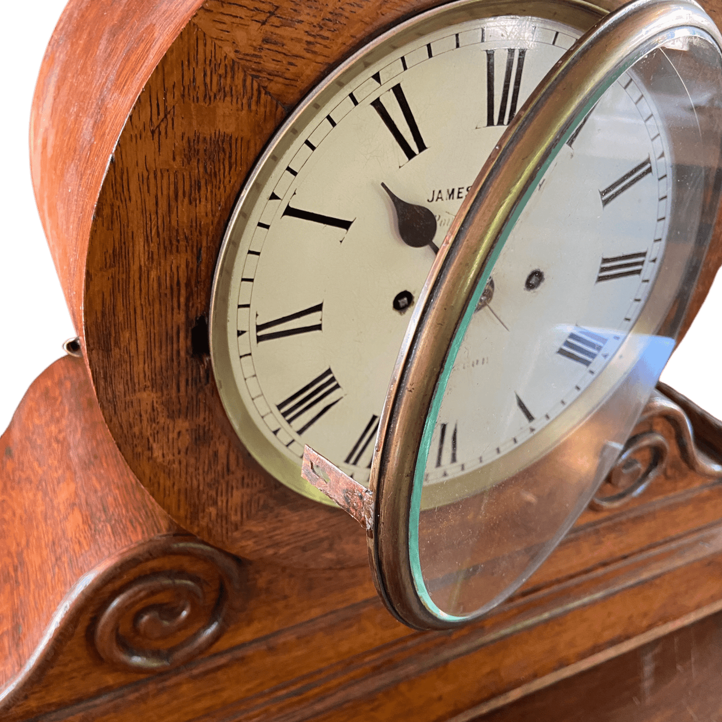 Antique James Murray Royal Exchange Mantel Clock – Elegant Oak Design with Spiral DetailsThe Furniture Recycling Shop