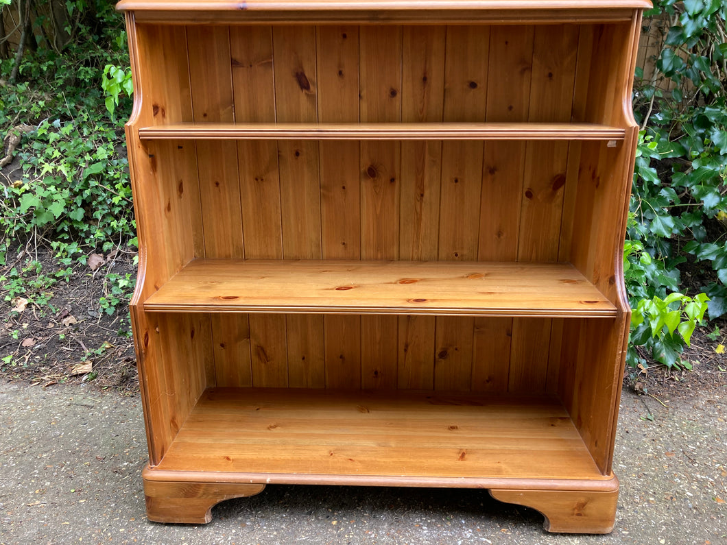 Ducal Pine Waterfall Bookcase One Adjustable Shelf
