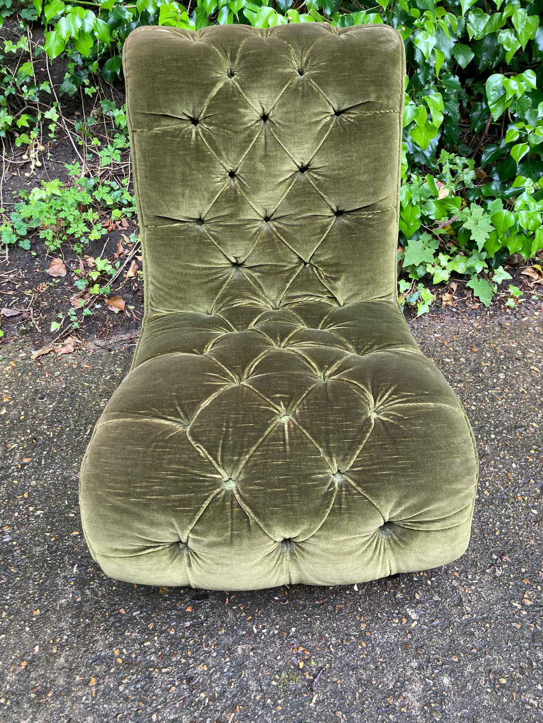 Victorian Buttoned Slipper Chair