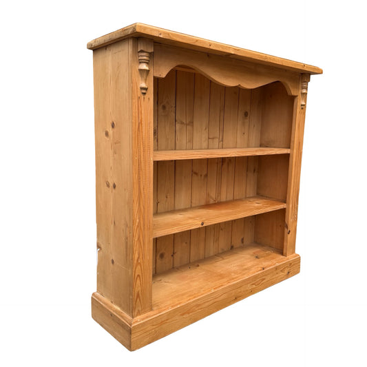 Contemporary Pine Bookshelf - Low 3 Tier Shelving Unit - Victorian Style 90cm