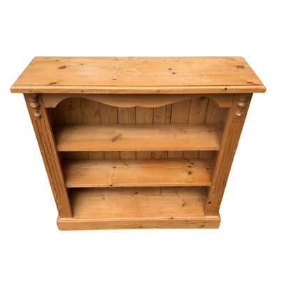 Contemporary Pine Bookshelf - Low 3 Tier Shelving Unit - Victorian Style 90cm