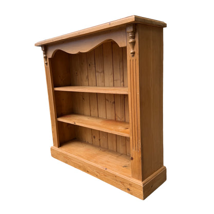 Contemporary Pine Bookshelf - Low 3 Tier Shelving Unit - Victorian Style 90cm