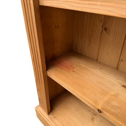 Contemporary Pine Bookshelf - Low 3 Tier Shelving Unit - Victorian Style 90cm