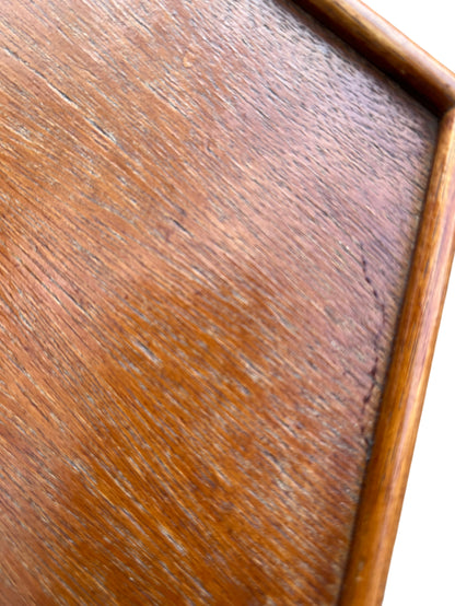 Oak pedestal table with three curved splayed legs, mid century style