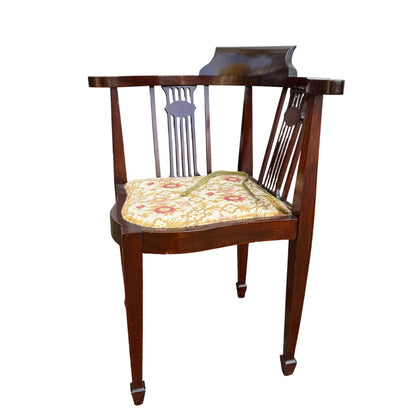 Spindle back and shield splat detail on vintage mahogany corner chair