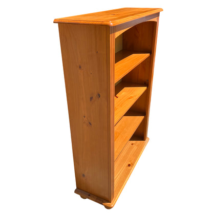 Pine open bookcase with moulded top and bun feet in honey finish