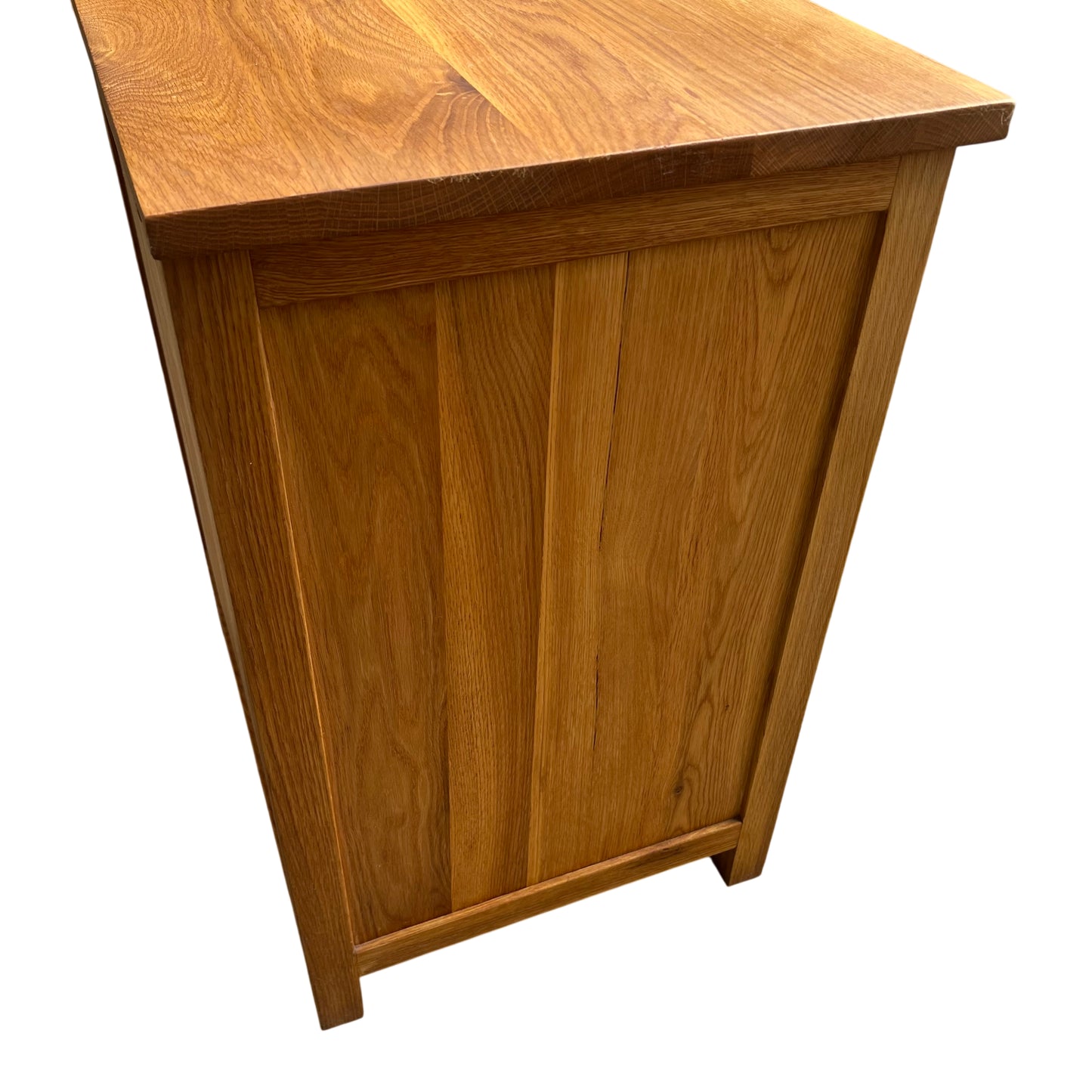 Glass-fronted oak cabinet with two internal oak shelves for display