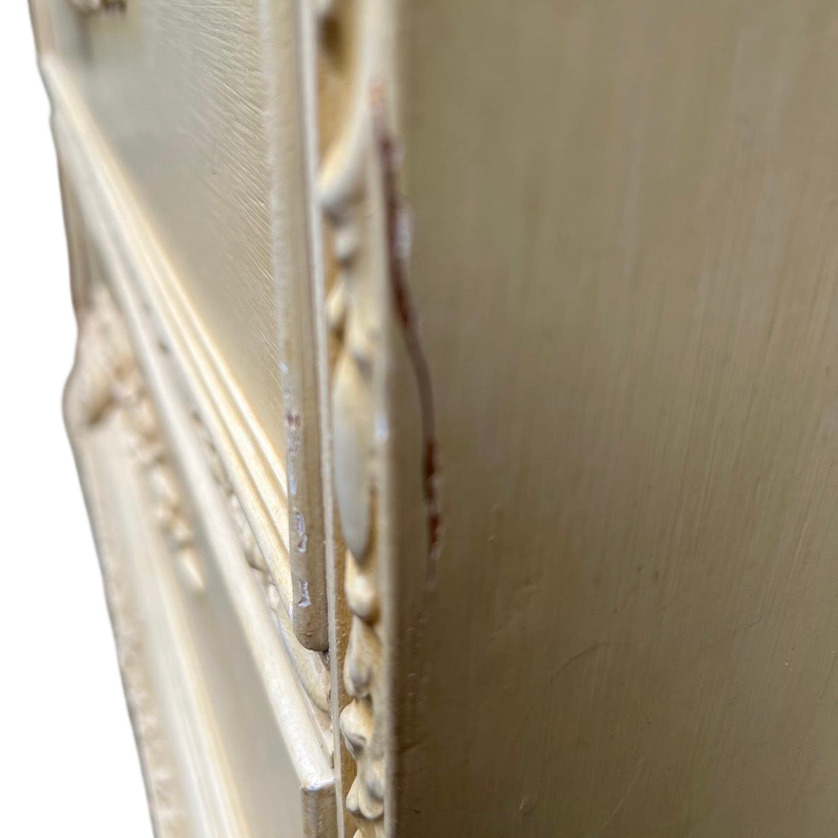 Decorative four-drawer chest with applied floral mouldings and glass top