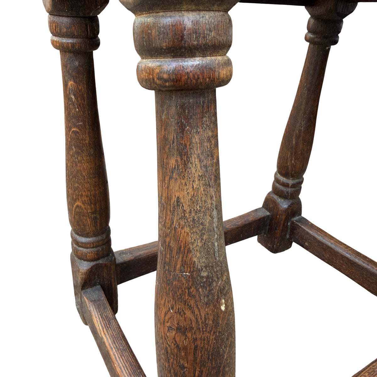 Turned legs and stretcher base on compact oak side table