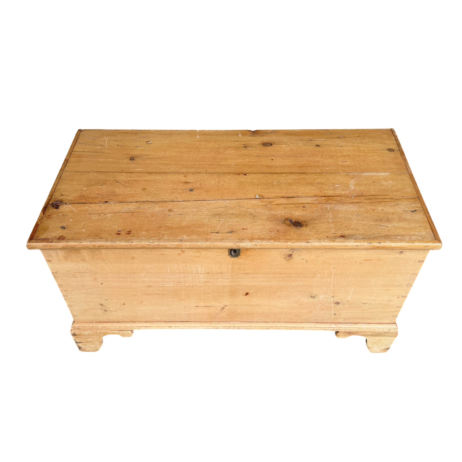 Side view pine blanket box showing original iron handle and dovetail corner