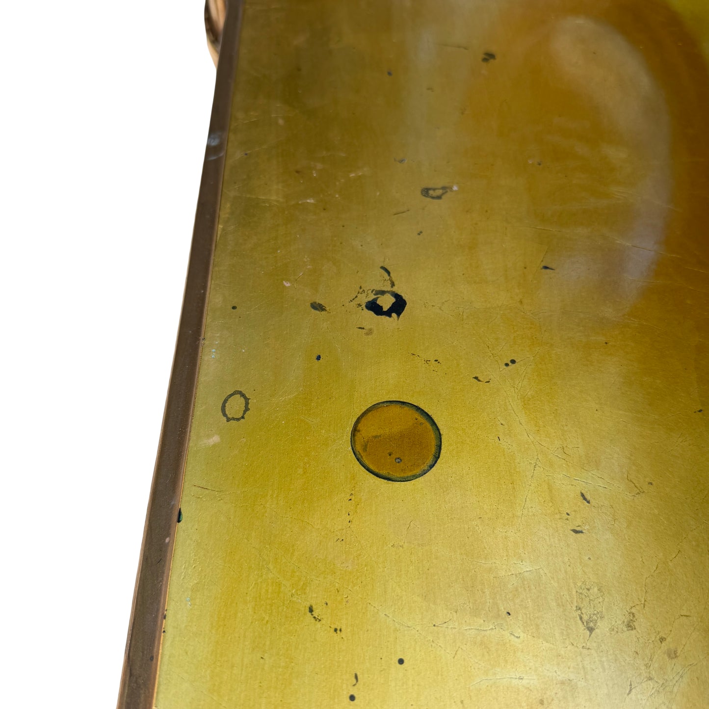 Top surface of dressing table with shaped edge and mirror base