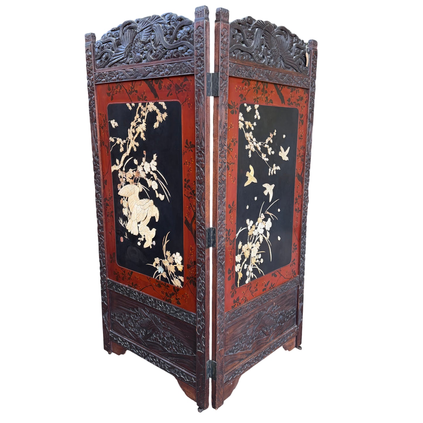 Two-panel 1980s Chinese carved lacquer folding screen with pale carved inlay and carved wooden frame