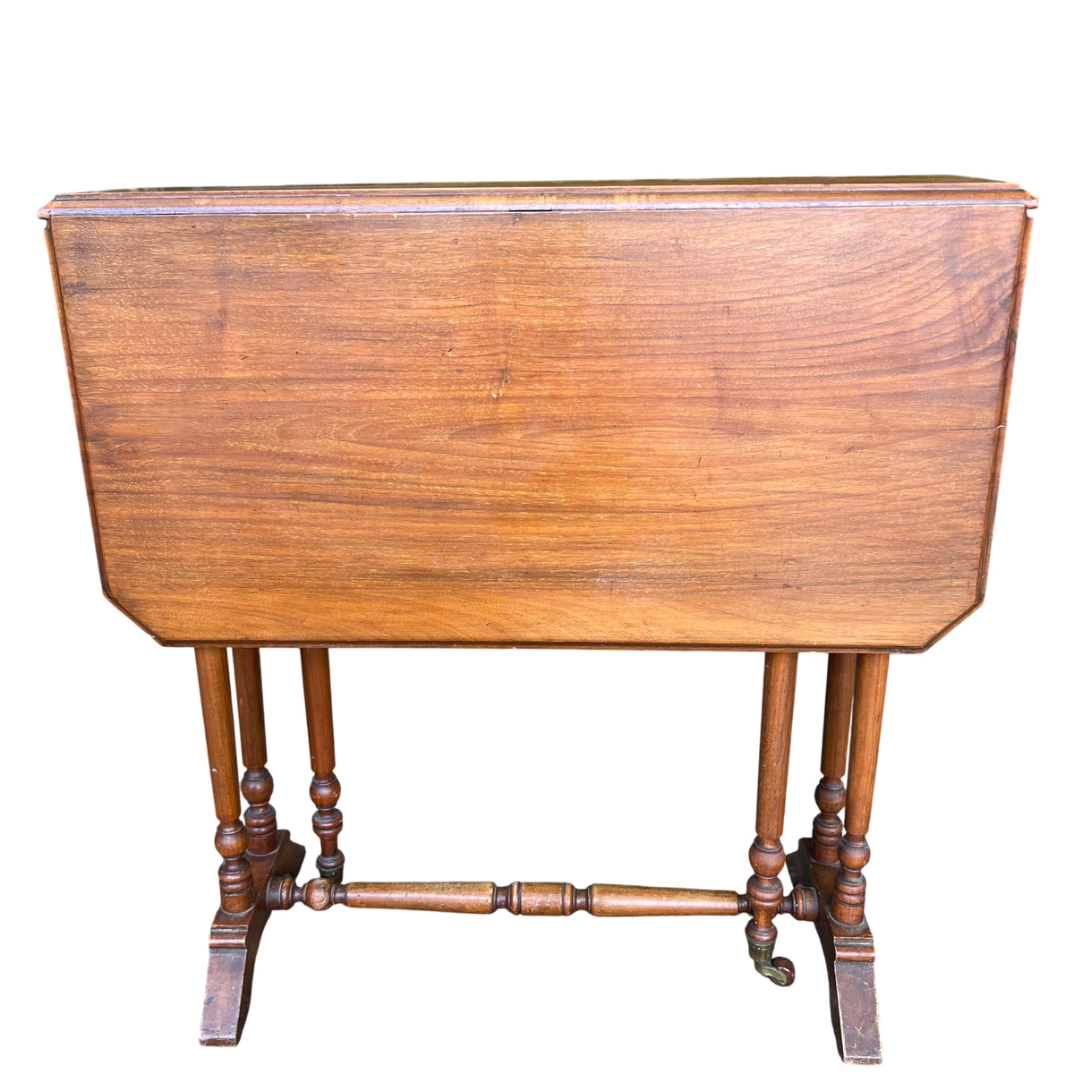 Top view of Victorian tilt-top table with visible grain and edge moulding