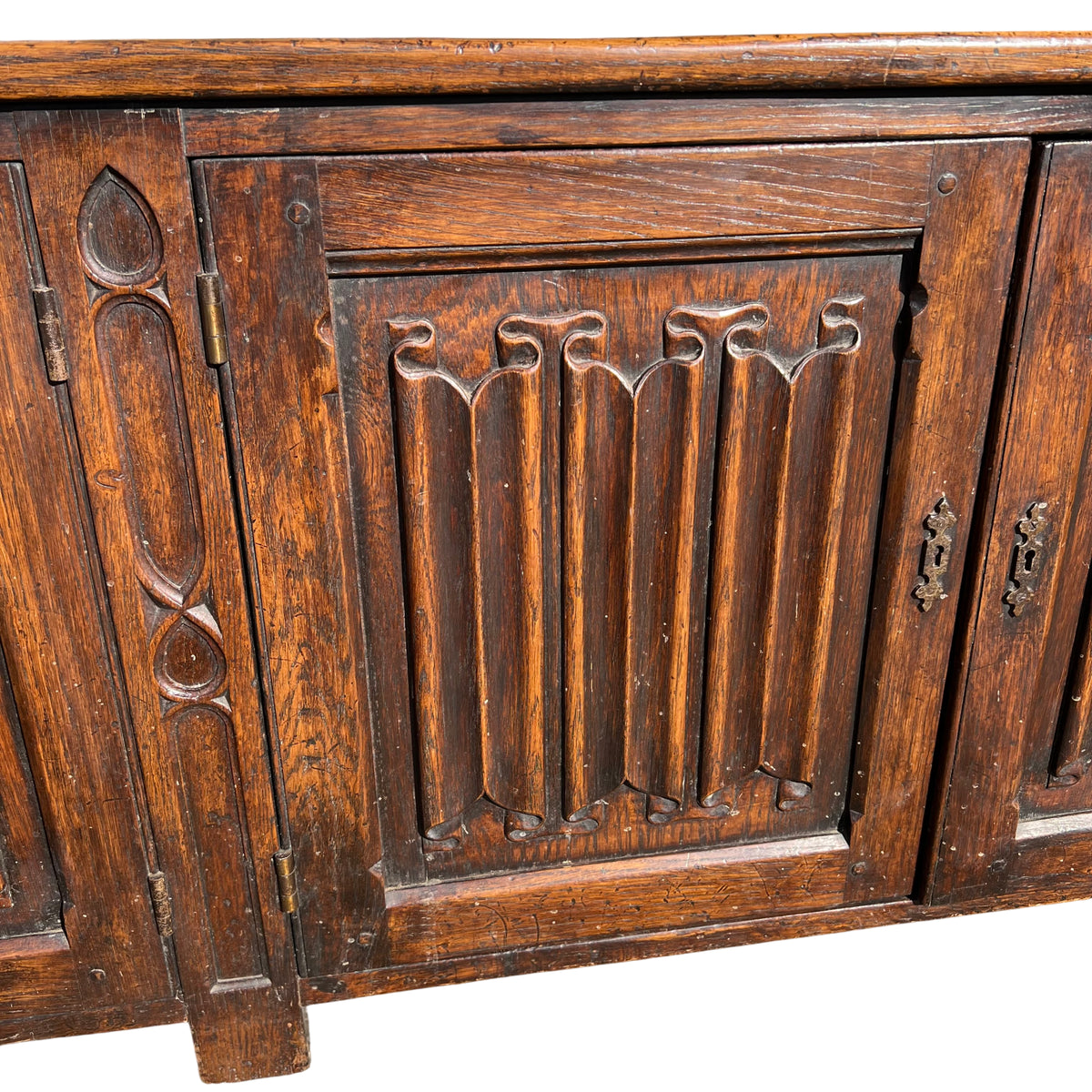 Long wooden sideboard in oak with four lockable cupboard doors (no keys)